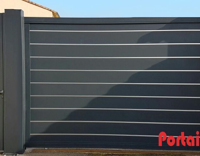 portail-aluminium-plein-gris-anthracite-contemporain