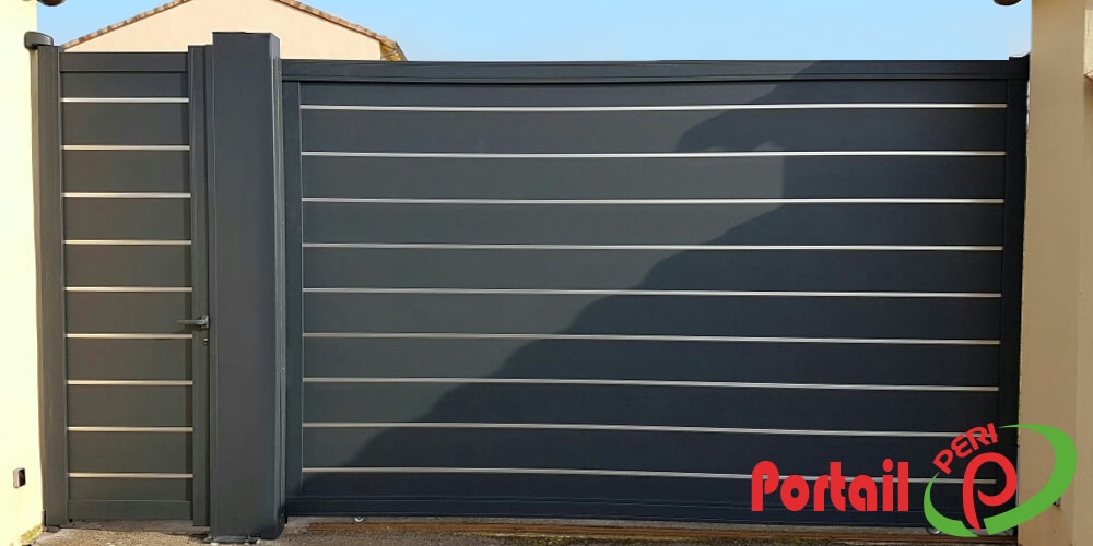 portail-aluminium-plein-gris-anthracite-contemporain